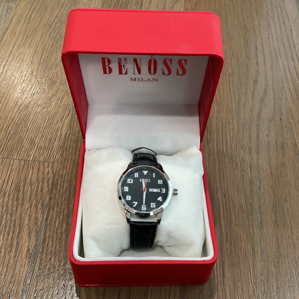 Benóss Milan Mens Watch - Never Used